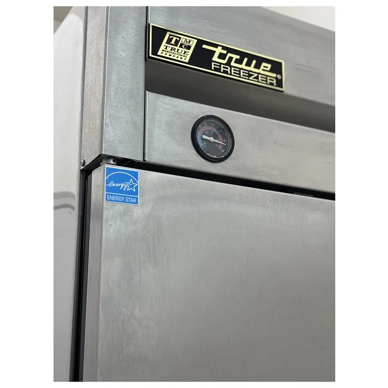 True 27" Solid Door Reach-In Freezer Tb-01 2